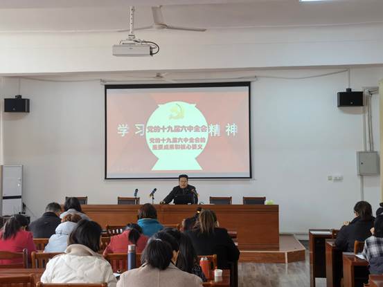 说明: G:\党务\海星体育直播
照片留存\2022\20220301海星体育直播
传达学校相关会议精神&举办党的十九届六中全会精神专题宣讲报告\举办党的十九届六中全会精神专题宣讲报告\微信图片_20220301162950.jpg